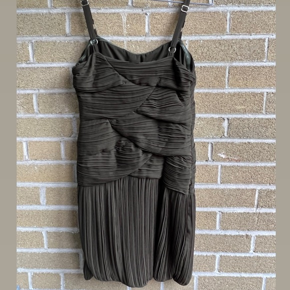 NWOT Ruffle dress in army green - Picture 2 of 2